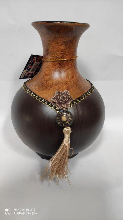 váza polyresin-imitace dřeva 20 cm baňatá, zn QUEEN ISABELL