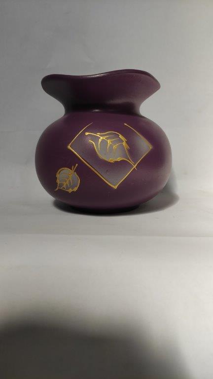 váza Venezia 14 cm baňatá fialová s lístkem