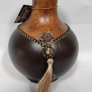 395.jpg váza polyresin-imitace dřeva 20 cm baňatá, zn QUEEN ISABELL