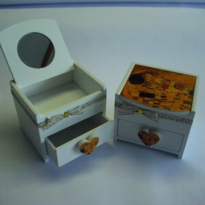 šperkovnice se šuplíčkem a sklápěcí horní deskou se zrcátkem 11,