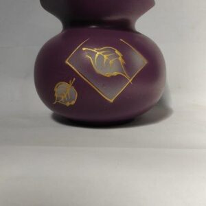 E379.jpg váza Venezia 14 cm baňatá fialová s lístkem