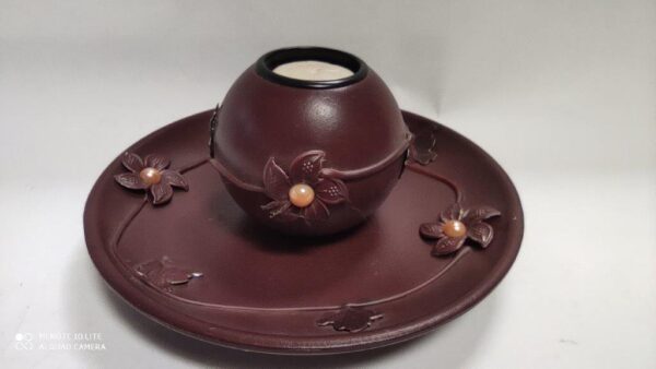 svícen kulatý imitace dřeva, tácek 20cm  S KVĚTY+ čaj.svíčka HNĚ